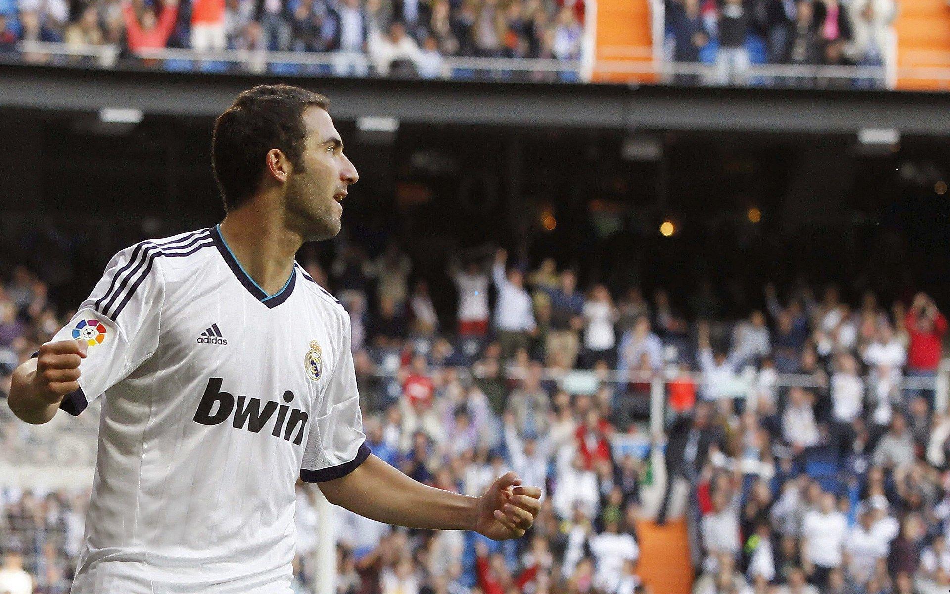 努涅斯社交媒体晒图重温2025绿茵辉煌，麦卡利斯特动情留言，兄弟，我真的很想你